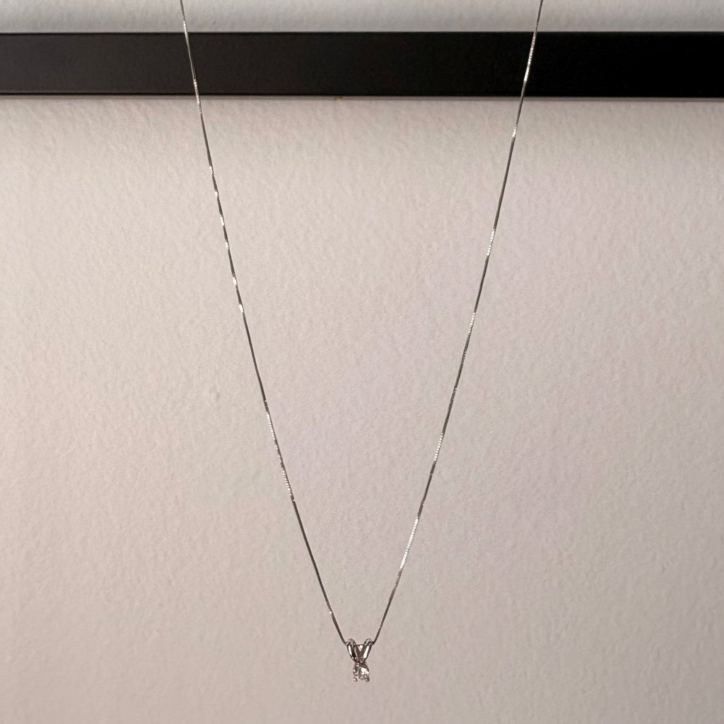 10k White Gold 0.10ct Diamond Pendant